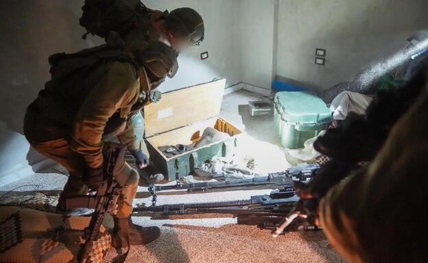 האמל"ח שנתפס בפשיטה הלילית של חטיבת אלכסנדרוני (צילום: דובר צה"ל)