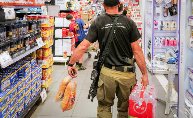 היערכות לתקיפה (צילום: מיכאל גלעדי, פלאש 90)