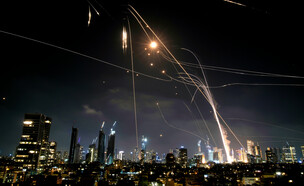 איראן, ישראל, טילים, כטבמים, פיצוצים, ירי, נפילה (צילום: ap)