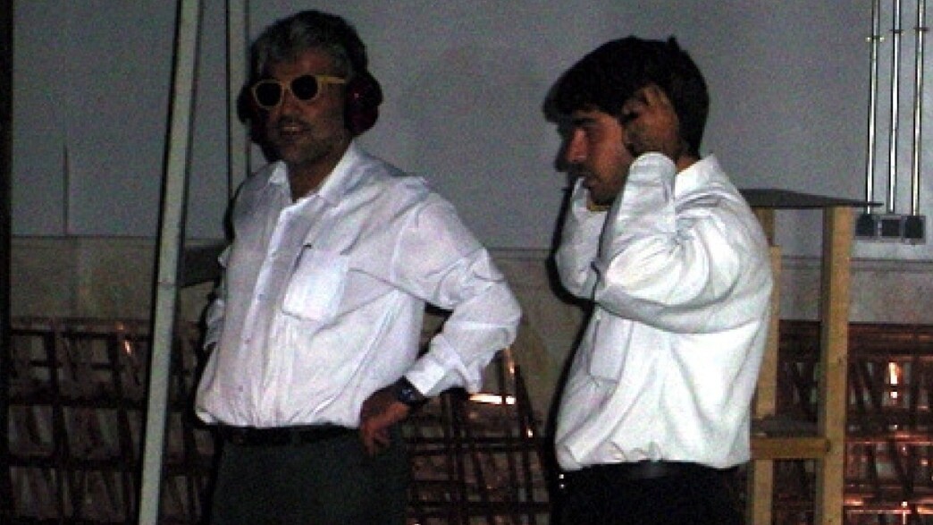 מדען איראני באחד מניסויי הגרעין של המשטר מדען איראני באחד מניסויי הגרעין של המשטר