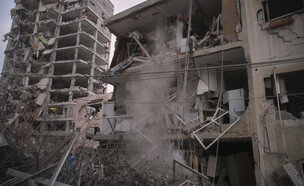 זירת הנפילה בבת ים  (צילום: AP)