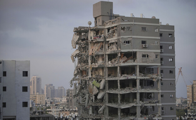 זירת הנפילה בבת ים  (צילום: AP)