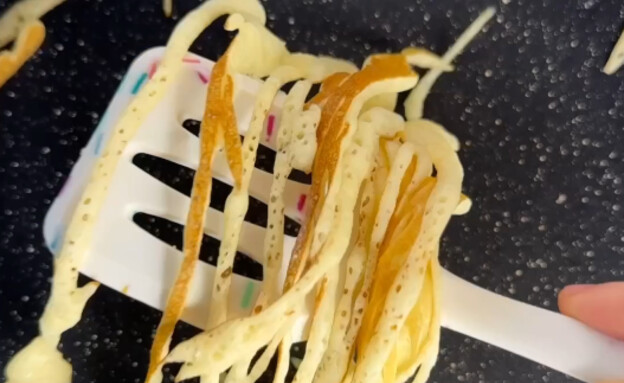 סלט פנקייק - רצועות פנקיי, פירות שאוהבים ומייפל