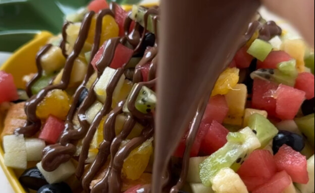 סלט פנקייק - מוסיפים שוקולד או מייפל, מה שאוהבים