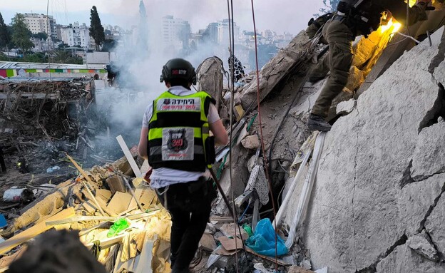 זירת הנפילה בבת ים (צילום: דוברות זק