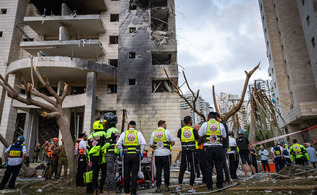 נזקי הנפילה בגוש דן (צילום: חיים גולדברג, פלאש 90)