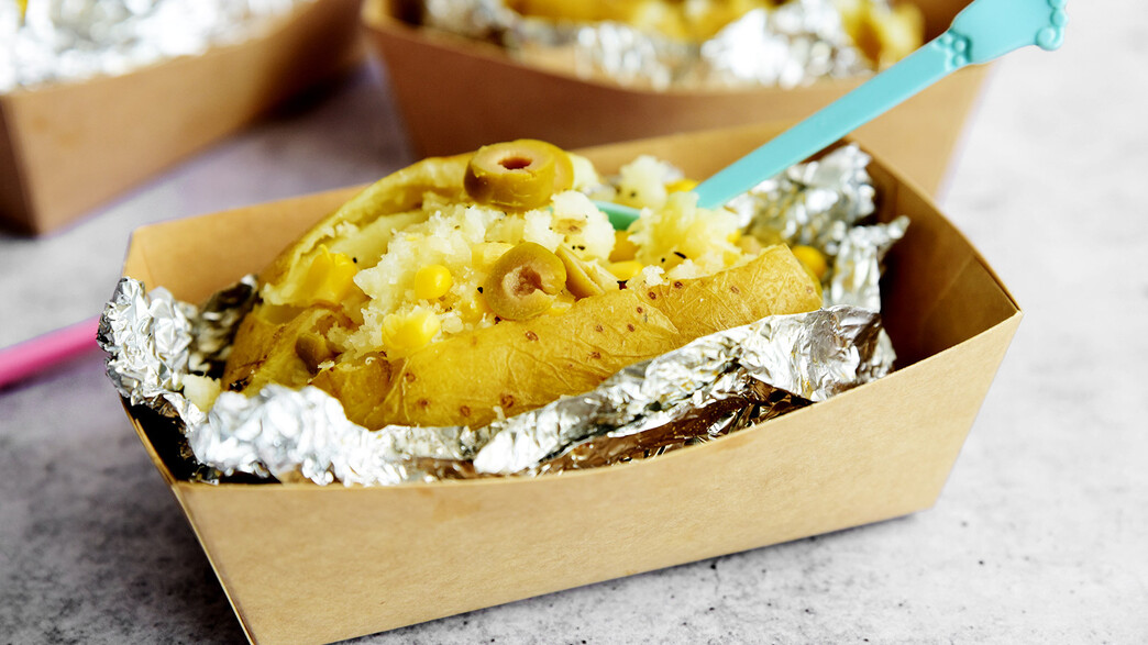 תפוחי אדמה ממולאים כמו בדוכן תפוחי אדמה ממולאים כמו בדוכן