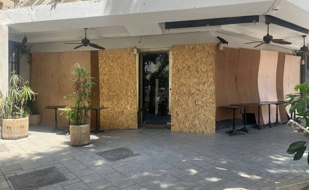 הנילוס הצהריים, מוקף בדיקטים (צילום: צילום פרטי)