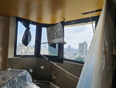 חדר מלון לייטהאוס נפגע מטיל (צילום: יחצ)