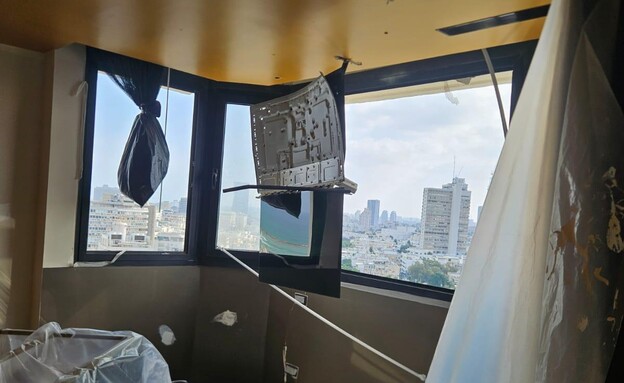 חדר מלון לייטהאוס נפגע מטיל (צילום: יחצ)