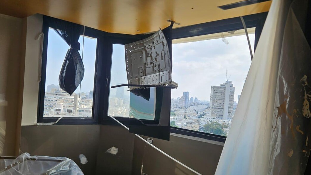 חדר מלון לייטהאוס נפגע מטיל (צילום: יחצ)