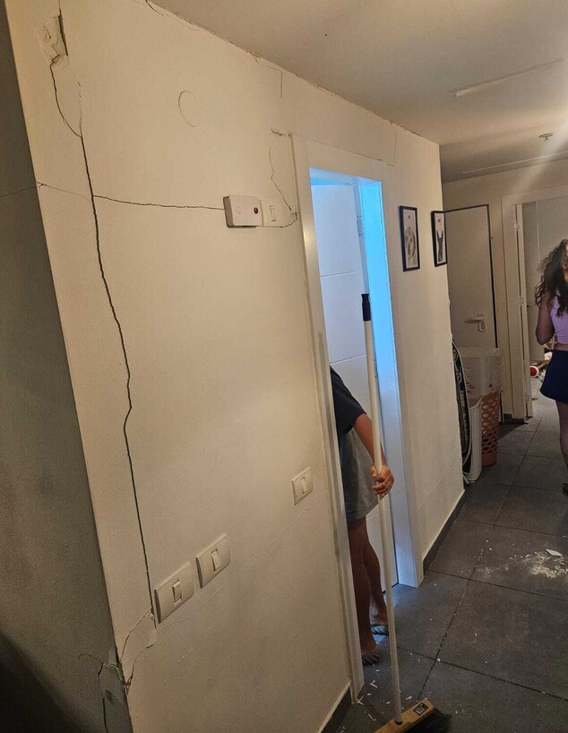 הבית של ליהיא גרינר אחרי נפילת הטיל (צילום: פרטי)