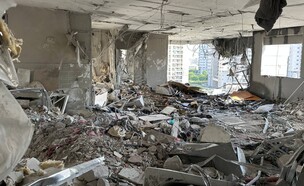 נזקי הבית שנפגע בפגיעה הישירה בפתח תקווה