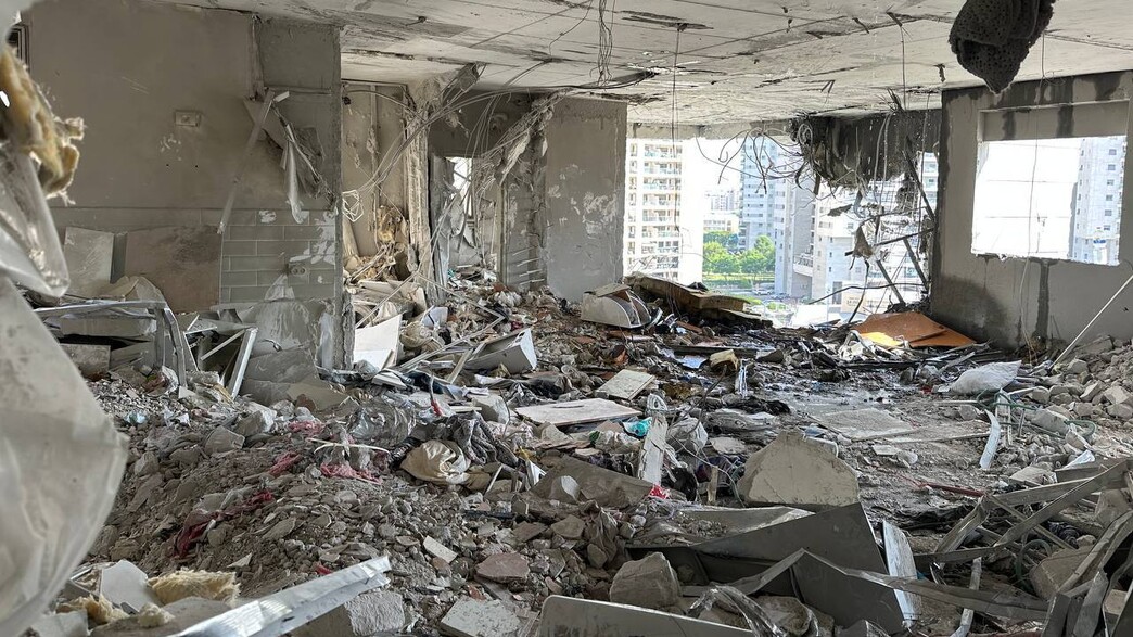 נזקי הבית שנפגע בפגיעה הישירה בפתח תקווה נזקי הבית שנפגע בפגיעה הישירה בפתח תקווה