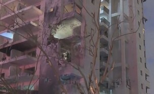 נזק כבד לבניין שנפגע במרכז הארץ