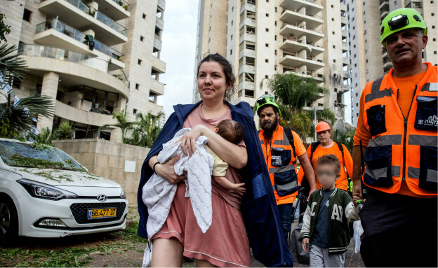 נזקי הנפילה בגוש דן (צילום: reuters)