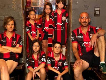 מדי הבית (באדיבות הפועל ירושלים, ערן בדש) מדי הבית (באדיבות הפועל ירושלים, ערן בדש)