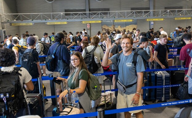 חילוץ 1,500 משתתפי תגלית בישראל דרך קפריסין (צילום: ארז עוזיר, באדיבות תגלית)