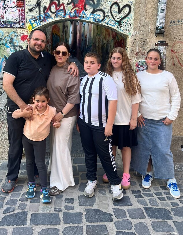 זיוי ודוד בן חיים עם ילדיהם (צילום: באדיבות המצולמים)