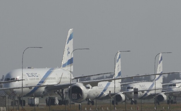 מטוסי אל על שהוטסו לקפריסין, בשבת (צילום: AP)