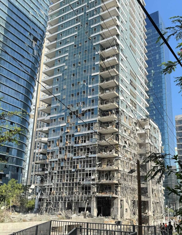 בניין שנפגע מטיל איראני במתחם הבורסה ברמת גן בניין שנפגע מטיל איראני במתחם הבורסה ברמת גן