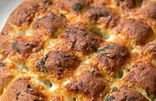 לחם שום של קרן אגם (צילום: קרן אגם, mako אוכל)