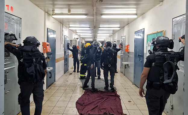 ראשית טיזר 2 מה קורה בבתי כלא ראשית טיזר 2 מה קורה בבתי כלא