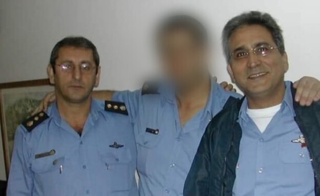 משמאל: תת-גונדר אליהו צ’צ’אשווילי ז