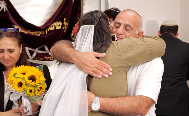 אביו של החתן עם הכלה (צילום: הקריה הרפואית רמב