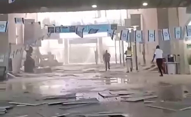 פגיעה ישירה בבית החולים סורוקה (צילום: שימוש לפי סעיף 27א' לחוק זכויות יוצרים)