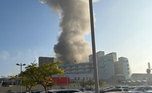 פגיעה ישירה בבית החולים סורוקה (צילום: שימוש לפי סעיף 27א' לחוק זכויות יוצרים)