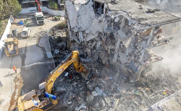 הריסת המבנה שנפגע ברמת גן הריסת המבנה שנפגע ברמת גן