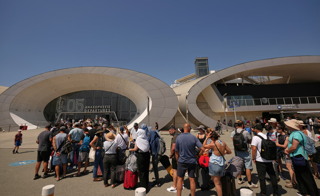 חילוץ ישראלים מקפריסין (צילום: AP)