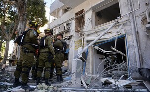 נזק בחיפה כתוצאה ממטח השיגורים מאיראן (צילום: דובר צה"ל)