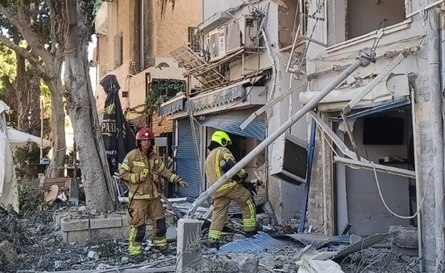 נזק כתוצאה ממטח השיגורים מאיראן (צילום: כב