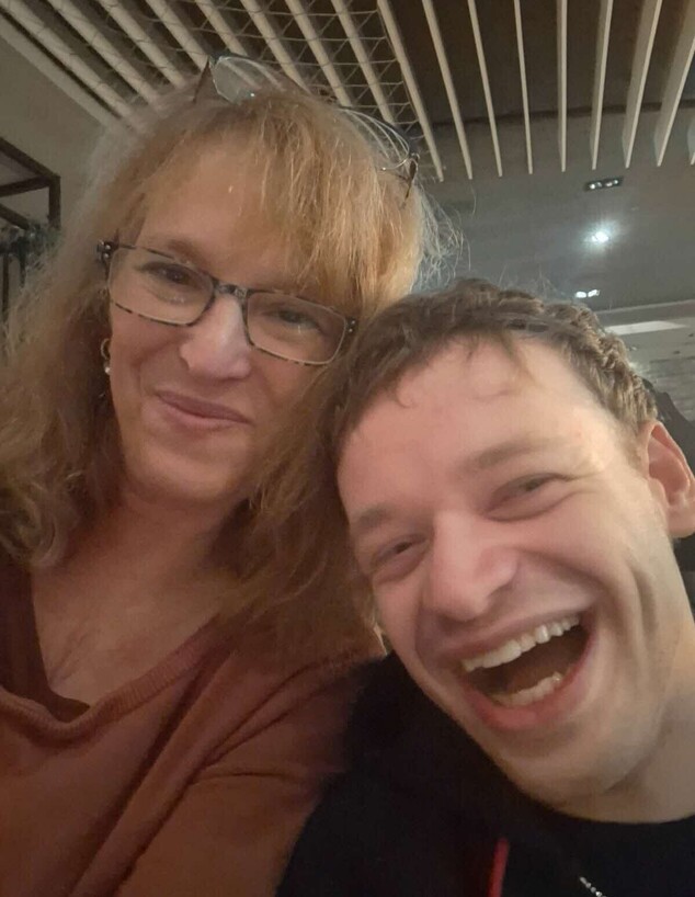 גלי דובש גוב ארי ובנה אורי (צילום: אלבום פרטי)