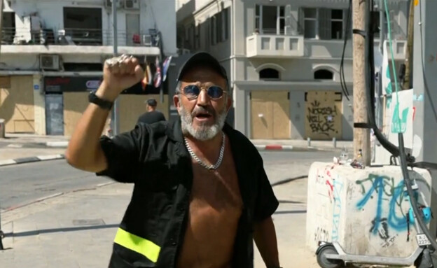 אברהם (אובר) בוקובזה, תושב תל אביב שמעריץ את טראמפ (צילום: אולפן שישי )