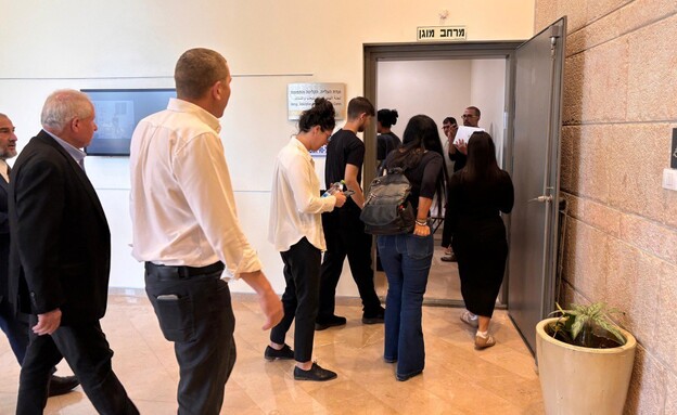 משכן הכנסת: פינוי הנוכחים במשכן למרחב מוגן בעת האז (צילום: יואב דודקביץ', TPS)