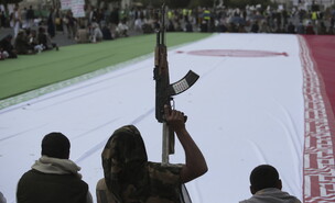 חות'ים בהפגנת תמיכה באיראן בעקבות תקיפות ישראל (צילום: Osamah Abdulrahman, AP)