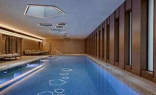 הבריכה של מלון "תיאטרון"