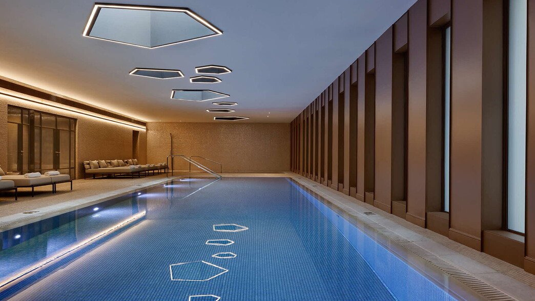 הבריכה של מלון "תיאטרון"