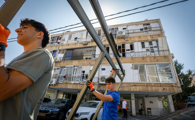 נזק מפגיעת טיל איראני (צילום: יוסי זמיר, פלאש 90)