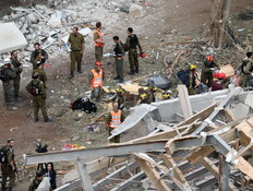 נזק מפגיעת טיל איראני (צילום: גילי יערי, פלאש 90)