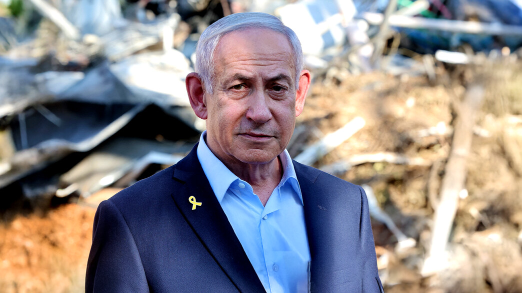 ראש הממשלה בנימין נתניהו בזירת הנפילה ברחובות