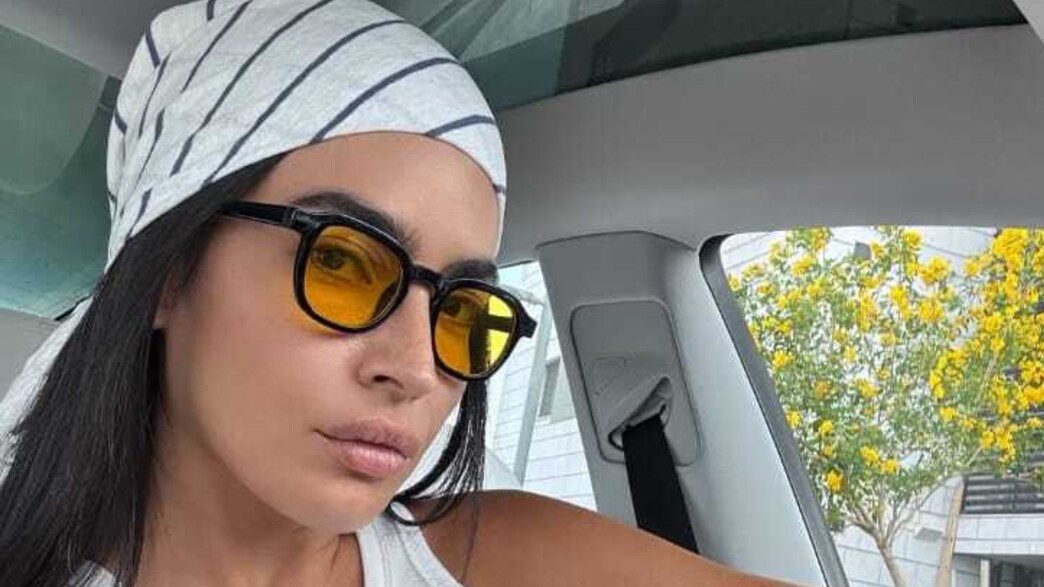 ספיר אביסרור בכפכפים של הרמס ספיר אביסרור בכפכפים של הרמס