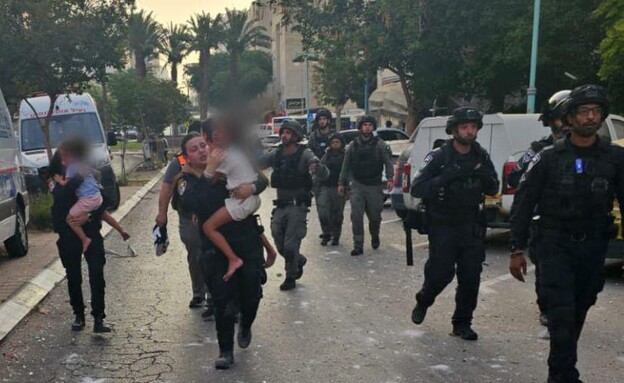 זירת הנפילה בבאר שבע (צילום: דוברות המשטרה)