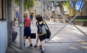 תלמידים מגיעים לבית הספר אחרי שביתת המורים, מאי 2025 (צילום: אבשלום ששוני, פלאש 90)