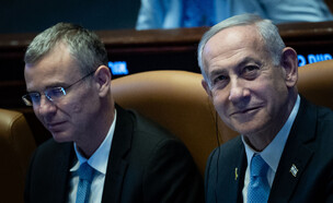 ראש הממשלה נתניהו ושר המשפטים יריב לוין בכנסת (צילום: יונתן זינדל, פלאש 90)