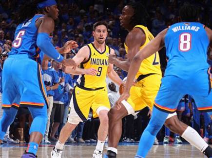 מקונל. כמה דקות מהסרטים (GETTY) מקונל. כמה דקות מהסרטים (GETTY)