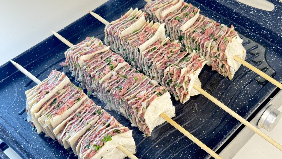 שיפודי עראייס טורטייה (צילום: יעל קצב, mako אוכל)